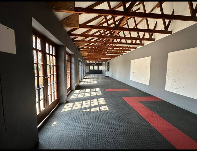 186M² OFFICE TO LET IN PARKMORE
